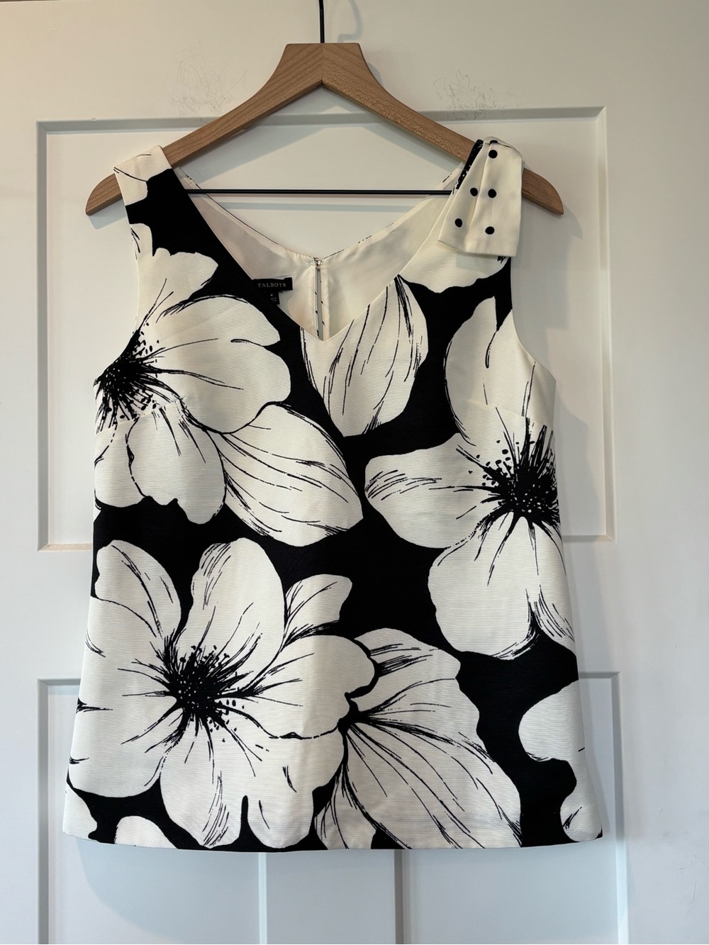Talbots NWT Black & White Floral Sleeveless Top Tank Lined V-Neck Bow Size 4